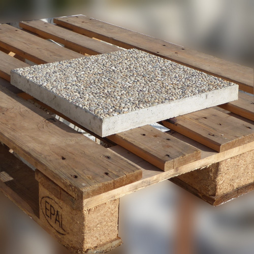 Dlažba do záhrady a okolo bazéna | betónová vymývaná 40×40×4 cm | protišmyková