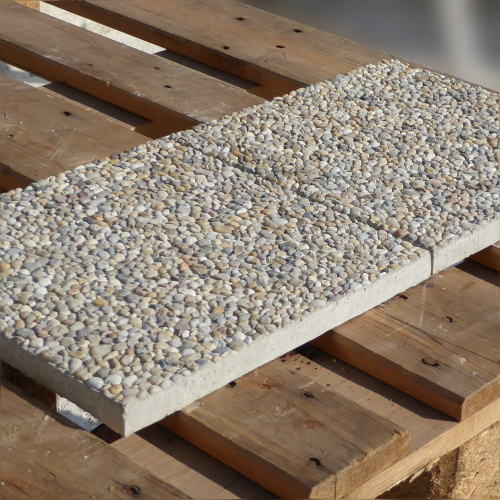 Dlažba na terasu a schody | betónová vymývaná dlaždica 30×30×2,5 cm | riečny kameň sivý cement