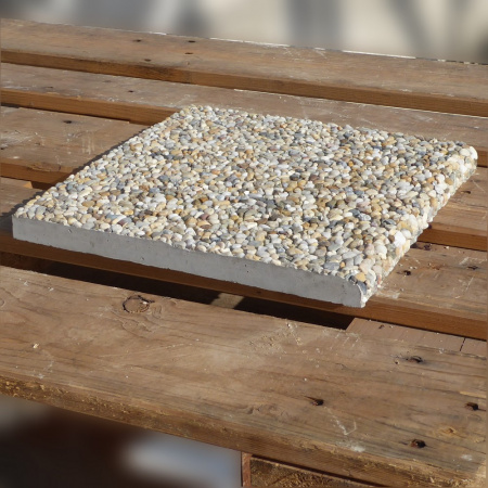 Okrajová dlažba na schody a terasu | betónová vymývaná 31×30×2,5 cm