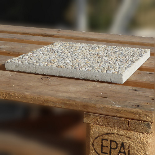 Betónová dlaždica vymývaná pre lepenie na betón | 33 × 33 × 1,9 cm | dlažba na chodníky a terasy | riečny kameň so sivým cementom