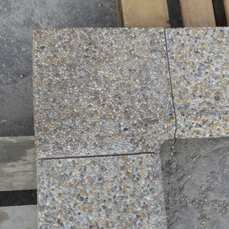 Obruba pre roh bazéna | 38×38×4 cm | vymývaný betón protišmykový