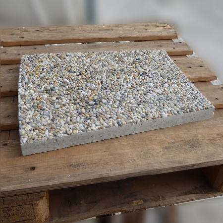 Dlaždice okolo kruhového bazéna - vymývaný betón | R2 | 32,9/39,3 x 45×4 cm | kruh 445 - 485 cm