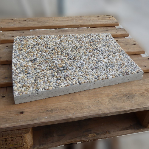 Dlaždice okolo kruhového bazéna - vymývaný betón | R2 | 32,9/39,3 x 45×4 cm | kruh 445 - 485 cm