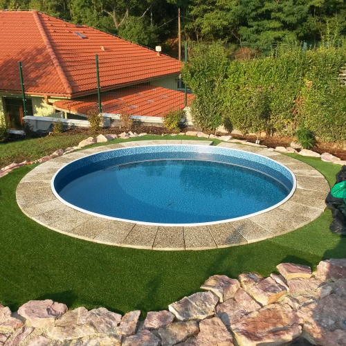 Dlaždice okolo kruhového bazéna - vymývaný betón | R2 | 32,9/39,3 x 45×4 cm | kruh 445 - 485 cm