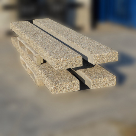 Schodiskové stupne betónové samonsné | dĺžka na mieru  | šírka 28 - 36 × 12 cm | vymývaný betón – riečny kameň